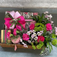 This vibrant hamper is bursting with color and joy. We paired floral-patterned gift boxes with a stunning bouquet of pink and green carnations, all nestled in a rustic wooden tray for a gift that is both cheerful and chic.