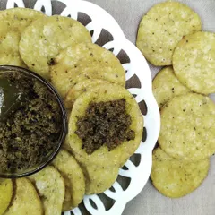The perfect pairing: my homemade Ajwain Mathri with a zesty pickle. This is how I love to enjoy my achaars, and it’s a wonderful combination for an evening snack or to serve to guests.