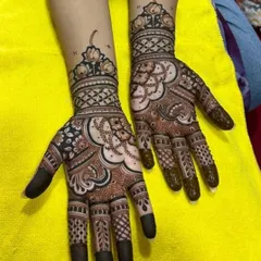 A stylish and modern design with a mix of floral and geometric patterns. The negative space and bold fingertips create a chic and contemporary feel.