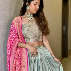 Soft textured waves are perfect for a simple and elegant look. Here, I've added a few small flower accessories to one side for a touch of desi charm.