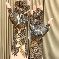 A bold and beautiful floral design with negative spacing that makes the patterns pop. The dark paste promises a fantastic stain.