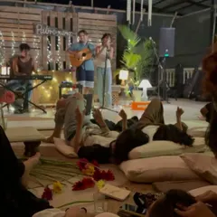 This picture has all my heart. A truly cozy and intimate gig where the audience could just lie back, relax, and soak in the music.