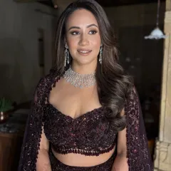 A close-up portrait of the reception look. You can see the soft, blended eyeshadow and the luminous finish on the skin, creating a look that is both glamorous and refined.