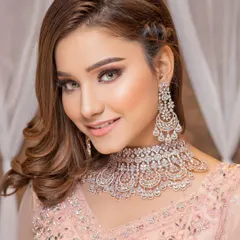 For your cocktail or reception, an elegant American Diamond set is the perfect choice. This rose gold plated choker and matching chandelier earrings add a touch of modern glamour and sparkle to any outfit, ensuring you stand out as a guest or bridesmaid.