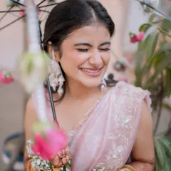 A playful Haldi look. The makeup is soft and pretty, with a focus on fresh, dewy skin, perfect for this fun-filled event.