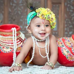 My festive mini-sessions are always a hit! This little one is having a blast during our Janmashtami shoot, creating a memory his family will cherish forever.