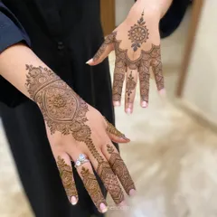 A fresh henna application for a dear client. This design features a mix of traditional elements on the wrist and a simpler, elegant pattern on the back of the hand.