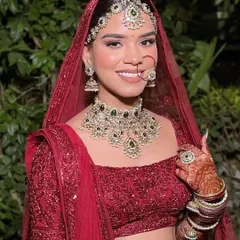 A happy bride is the most beautiful bride. For Noor, we created a radiant look with a flawless base and a smile that lights up the room. Her complete look with the stunning jewelry and perfect dupatta drape came together beautifully.