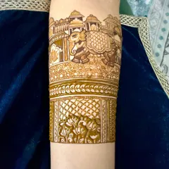 The armband design with the lower section filled in with lotus and jaali patterns. This shows how I can extend a simple band into a more complex piece.
