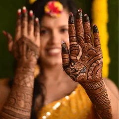 This is what I call a 'pataka' bride. Her joy is infectious, and her intricate mehendi, seen here in a close-up, is the perfect accessory for her vibrant look.