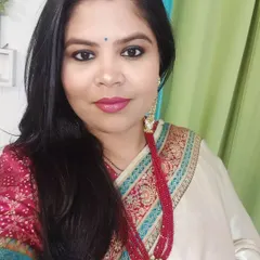 My own Karwa Chauth look. I believe in celebrating our traditions with love and a little bit of glam. For this look, I wore a classic red bindi, kohl-rimmed eyes, and a deep pink lipstick to go with my saree.