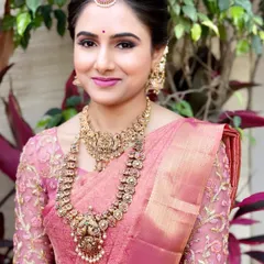The beautiful Shwetha ready for her Muhurtham. I created a soft, elegant look with a pink lip to complement her gorgeous saree and antique jewelry.