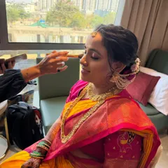 A behind-the-scenes look at the makeup application for this Maharashtrian bride. The focus is on creating a flawless base that looks great in natural light.