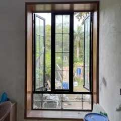 A window being framed during a renovation. This is a moment acessórios of promise, where you can start to see the vision taking shape. The view to the garden outside was central to this home's design.