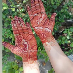The final stain is everything. This photo shows the rich, dark reddish-brown color my natural henna develops into after 24 hours, a testament to the quality of the paste I prepare for every client.