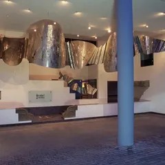 A large-scale stainless steel installation by artist Rajeev Sethi hangs in the lobby of the LMW Headquarters. Our collaborations with artists are integral to creating buildings that are layered with meaning and cultural resonance.