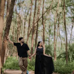 A romantic walk through a wooded path. The natural frame of the trees and the soft light make this a beautiful and timeless couple portrait.