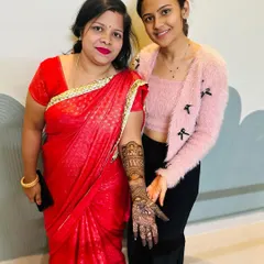 A proud moment with one of my students from the April batch. It brings me so much joy to see my students learn and create beautiful mehendi art.
