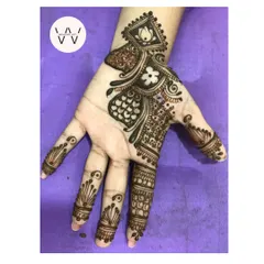 Another variation of a simple Arabic design for a bridesmaid.