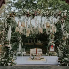 This elegant mandap is a fusion of contemporary and traditional design. We used a canopy of pastel florals and intricate hanging arrangements to create a dreamy, romantic space for the wedding ceremony.