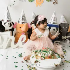 A wild one! This jungle-themed cake smash features the birthday girl surrounded by her favorite animal friends, ready to dig into her cake.