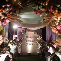 A beautiful and symbolic entrance we created for Thiago's First Holy Communion. The floral archway frames a simple, elegant backdrop that honors the significance of the special day.