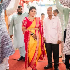 A perfectly draped Nauvari makes for a powerful bridal entry. I ensure the drape is not just traditional but also comfortable, allowing you to walk with grace and confidence.