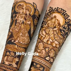 Capturing divinity in henna is a spiritual experience for me. This design features the divine couples, Shiv Parvati and Radhe Krishna, portraying their eternal love. It’s a piece that brings blessings and beauty to your hands.