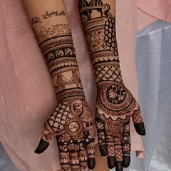 Your story, your mehendi. For this bride, I incorporated iconic Bangalore landmarks and Kannada script, making her bridal henna a unique tribute to her roots and her city.
