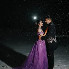 There's a unique magic to a photoshoot in the snow. Even when the weather is unpredictable, I embrace it to create truly unforgettable, romantic moments like this one from a destination engagement in Shimla.
