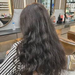 This is the 'before' shot of hair that's become dry and frizzy from styling and environmental factors. It's the perfect candidate for a nourishing transformation.