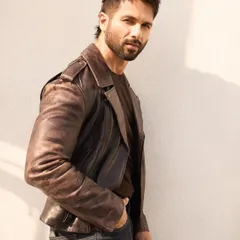 The classic cool of a leather jacket. Here’s Shahid Kapoor during promotions, showing that a great jacket and jeans are always a winning combination.