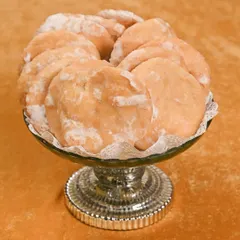 A classic wedding savory, my shakar pare are delicately sweet and perfectly crisp. They are a nostalgic treat that I love including in my luxurious hampers and traditional bhaji boxes.