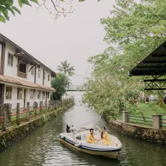 The couple makes a unique and picturesque entry, arriving at their Haldi ceremony on a speedboat through a narrow canal.