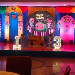This is our full-stage Cocomelon theme, perfect for a grand birthday celebration. It includes large, illuminated marquee numbers, multiple character cutouts, colorful balloon arches, and a custom backdrop to create an immersive experience for the kids.