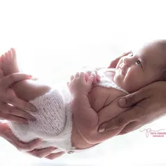 There is a special kind of magic in a newborn's first few days. I focus on creating a safe and gentle space to capture these peaceful, fleeting moments, preserving the memory of just how small they once were.