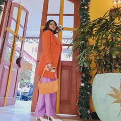 Another angle of my new year's look. The combination of orange and purple is unexpected but creates a joyful and energetic vibe, perfect for stepping into a new chapter with confidence.