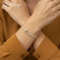 Our sterling silver Cape Cod bracelet is a bestseller for a reason. Its elegant, minimalist design with the iconic ball clasp makes it a perfect accessory for daily wear, easily transitioning from a professional setting to a casual evening out.