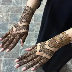 A classic Pakistani design featuring intricate bands and geometric shapes. This style is known for its precision and detailed work.