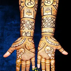 A beautiful and intricate design for an engagement ceremony. It features the couple's initials, the date, and ring motifs to celebrate the occasion.