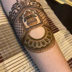 The first stage of the kalash arm band is complete. We start with a strong foundation and build layers of detail.