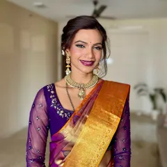 For this gorgeous South Indian inspired look, I paired a shimmering eyeshadow with a bold berry lip. The skin is kept radiant to beautifully complement the vibrant colors of the traditional silk saree.