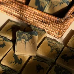 This is our Hemp Help bar, formulated specifically for dry and sensitive skin. It features a deeply nourishing blend of hemp seed, grapeseed, and avocado oils, enriched with sal and kokum butters for extra care.