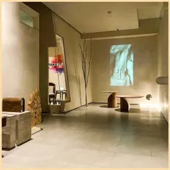 The reception area of my office is designed to inspire. It features a combination of textures, sculptural furniture, and projected art, creating a dialogue between the space and its visitors.