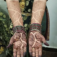 Both hands showcasing the lovely first-day stain. The design extends up to the elbows with a beautiful net pattern, and the color is already deep and even.