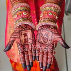 The rich, dark stain on this king and queen card design is just perfection. This shows how my natural henna paste develops into a deep, beautiful color, making the portraits pop.