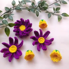 Another look at the components for my new floral project. Crafting these individual pieces is the first step in bringing a new garland design to life.