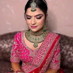 Soft looks are my signature. For this bride in pink, I focused on naturally enhancing her beauty without overwhelming her features, creating a look that is fresh and timeless.