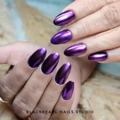 A stunning set of purple chrome nails that exude royalty. The deep, metallic purple has a mirror-like finish that is bold, glamorous, and unforgettable.