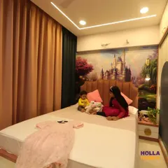 A princess-themed bedroom that is pure magic. The castle-mural wallpaper and soft pink tones create a fairy-tale atmosphere for little dreamers.